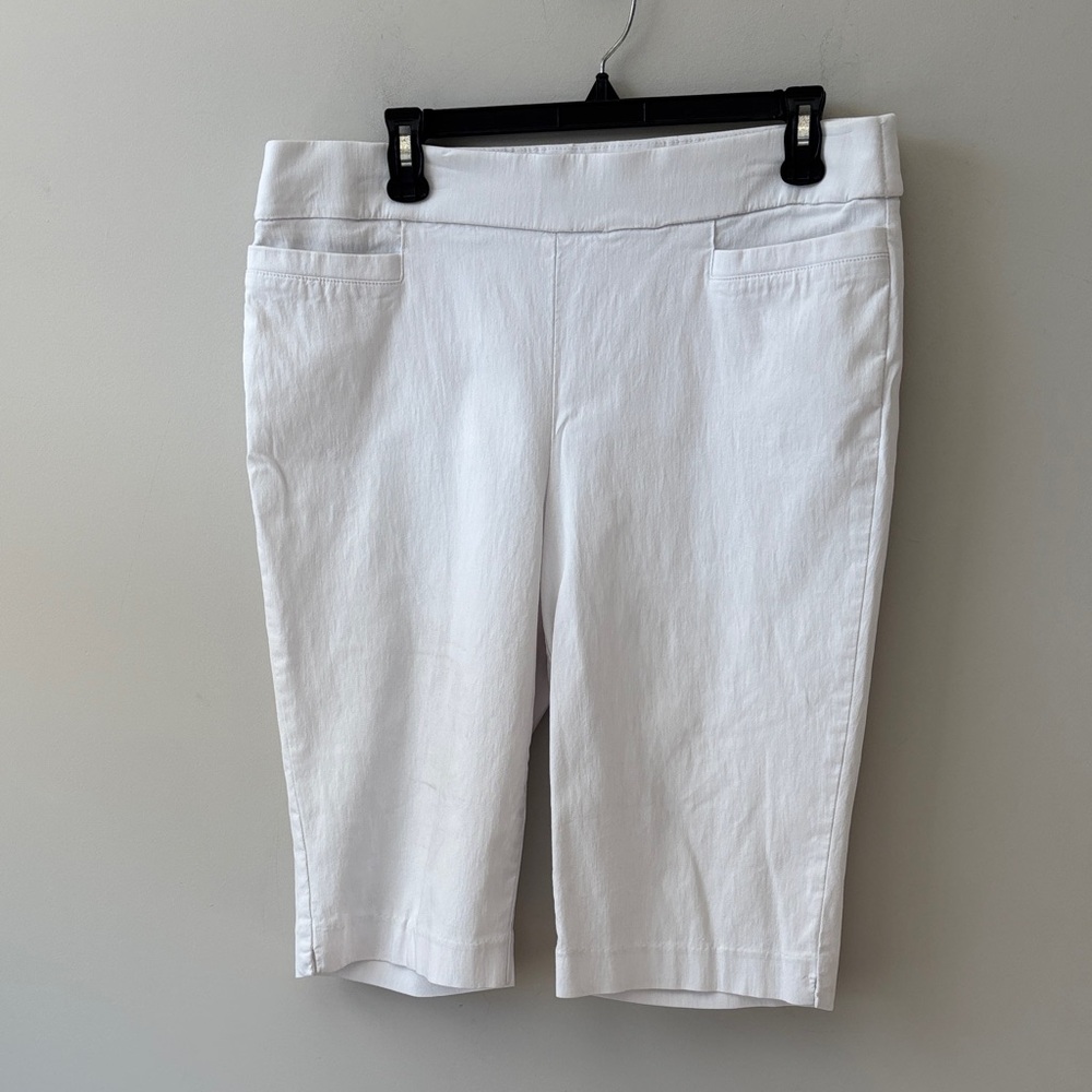 Dana Buchman Women's White Shorts with elastic waist size 1X